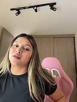 lunablossom  online show from April 2026 04:54:02 PM