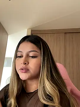 lunablossom  online show from December 2025 09:42:01 PM