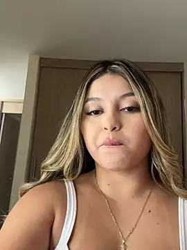 lunablossom  online show from January 2026 09:11:02 PM