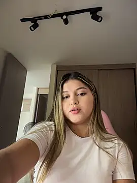 lunablossom  online show from March 2026 06:31:01 PM