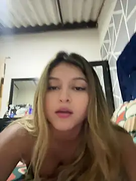 Snapshot of lunablossom_ chatting on February 2025 12:16:01 AM lunablossom online show from February 2025 12:16:01 AM