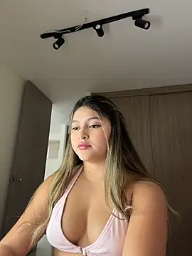 lunablossom  online show from May 2026 10:30:01 PM