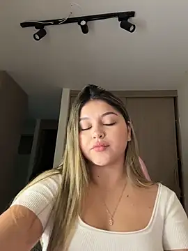 lunablossom  online show from March 2026 02:55:02 AM