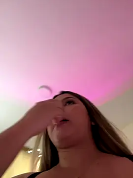 lunablossom  online show from October 2025 09:43:02 PM