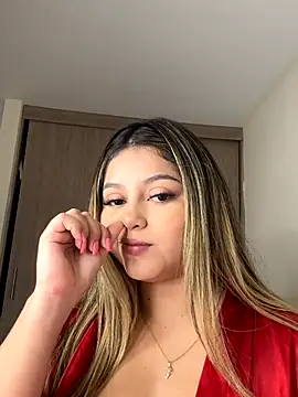 Snapshot of lunablossom_ chatting on September 2025 02:50:02 PM lunablossom online show from September 2025 02:50:02 PM