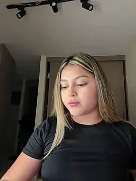 lunablossom  online show from January 2026 03:12:01 AM