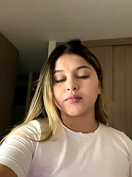 lunablossom  online show from December 2025 01:41:02 AM