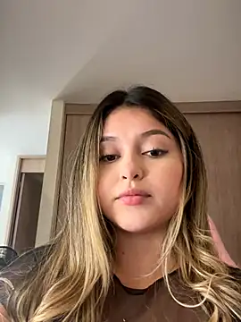 lunablossom  online show from November 2025 09:47:02 PM