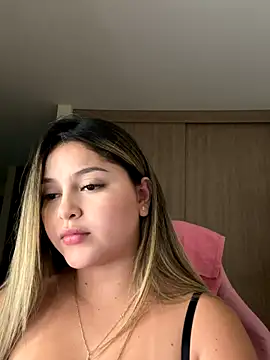 lunablossom  online show from December 2025 01:39:01 AM