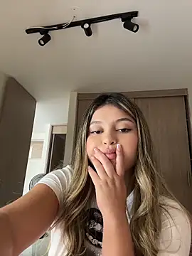 lunablossom  online show from April 2026 08:05:02 PM