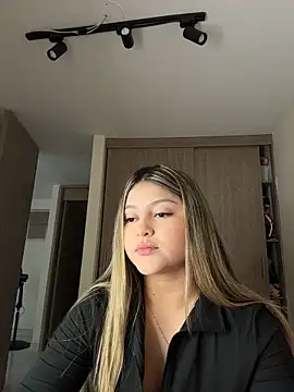 lunablossom  online show from February 2026 10:29:01 PM