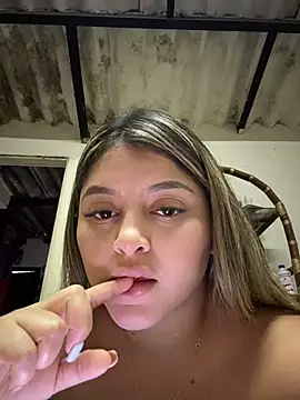 lunablossom  online show from February 2026 12:00:01 AM