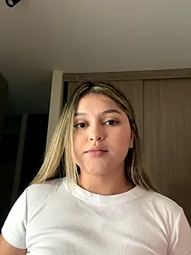 lunablossom  online show from January 2026 12:26:01 AM