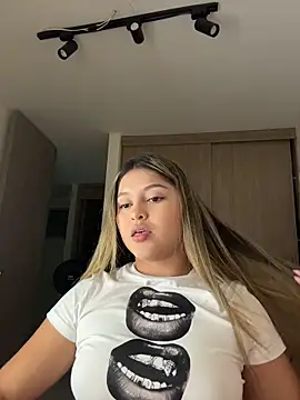 lunablossom  online show from March 2026 12:22:01 AM