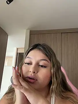 lunablossom  online show from February 2026 05:21:02 PM