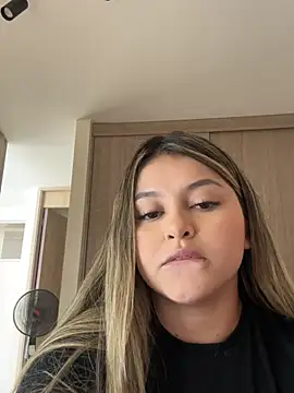 lunablossom  online show from February 2026 07:56:01 PM