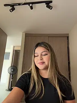 lunablossom  online show from March 2026 10:37:01 PM