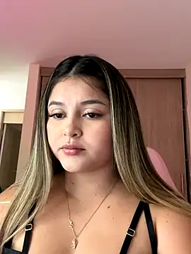 lunablossom  online show from November 2025 06:24:02 PM