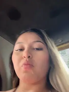 lunablossom  online show from December 2025 08:39:01 PM