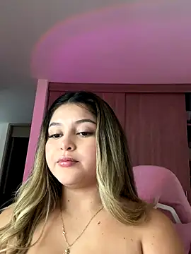 Snapshot of lunablossom_ chatting on October 2025 10:30:01 PM lunablossom online show from October 2025 10:30:01 PM