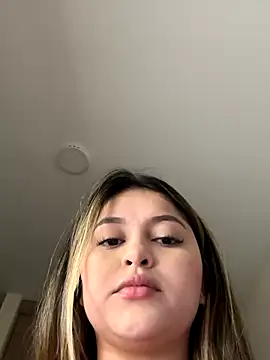 lunablossom  online show from November 2025 10:43:02 PM