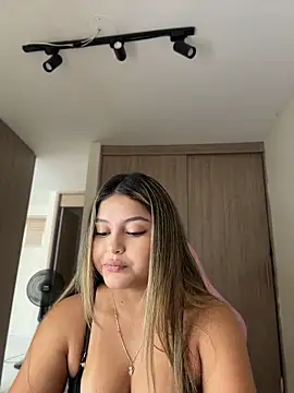 lunablossom  online show from April 2026 08:32:01 PM