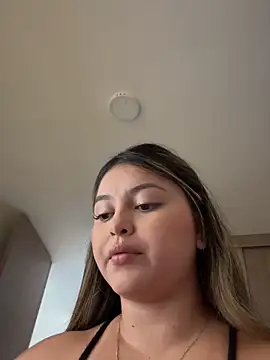 lunablossom  online show from November 2025 08:09:02 PM