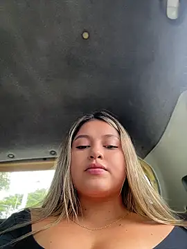 Snapshot of lunablossom_ chatting on July 2026 08:39:02 PM lunablossom online show from July 2026 08:39:02 PM