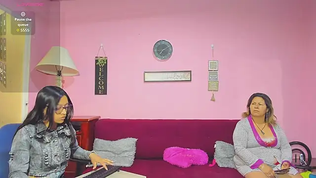 lesbiancuple online show from September 2025 12:11:02 PM