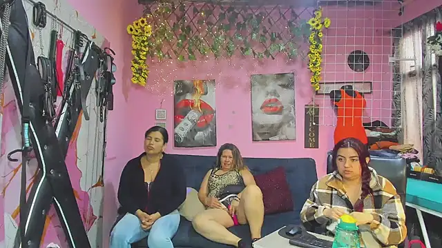 lesbiancuple online show from May 2026 01:52:02 PM