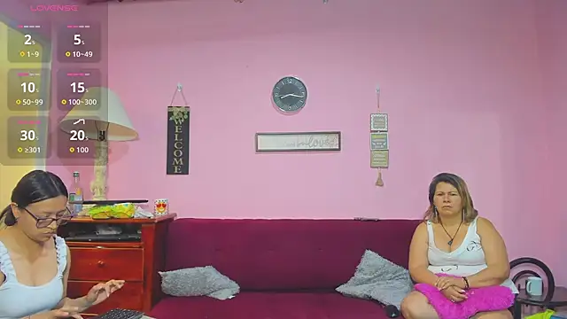 lesbiancuple online show from September 2025 01:17:02 PM