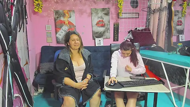 lesbiancuple online show from May 2026 12:12:01 PM