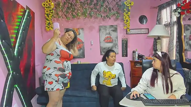 lesbiancuple online show from April 2026 12:45:01 PM