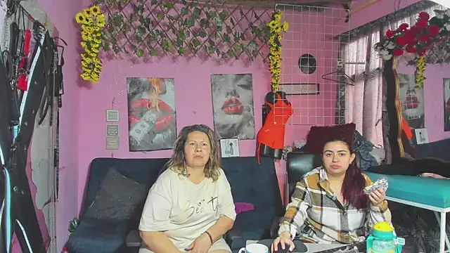 lesbiancuple online show from May 2026 01:08:02 PM