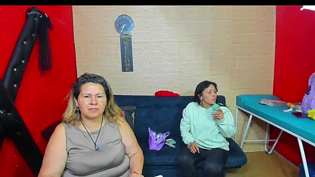 lesbiancuple online show from October 2025 12:33:02 AM