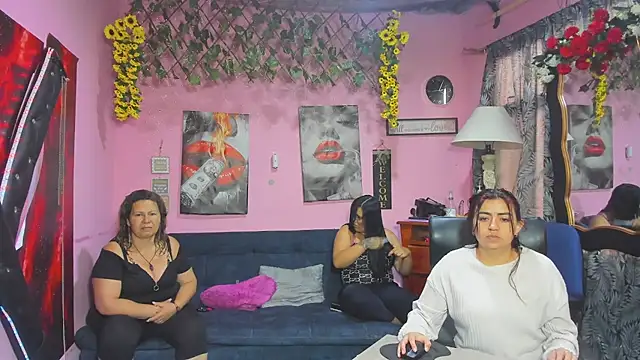 lesbiancuple online show from April 2026 11:58:01 AM