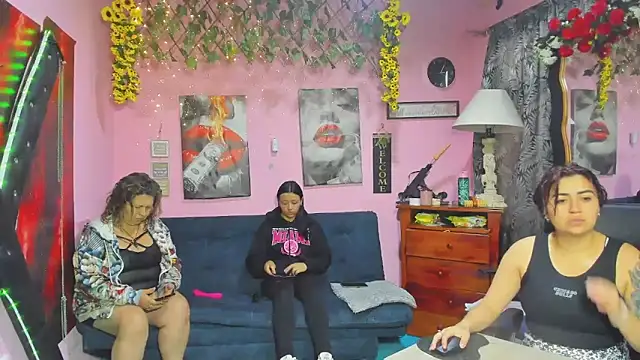 lesbiancuple online show from April 2026 11:57:01 AM