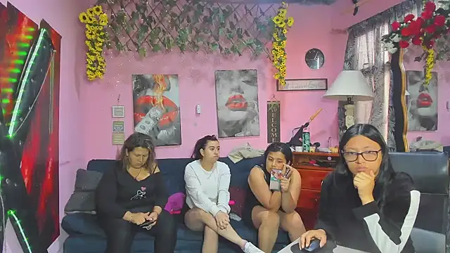 lesbiancuple online show from April 2026 12:18:02 PM