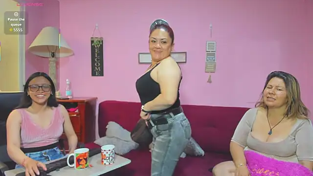 lesbiancuple online show from October 2025 01:01:02 PM
