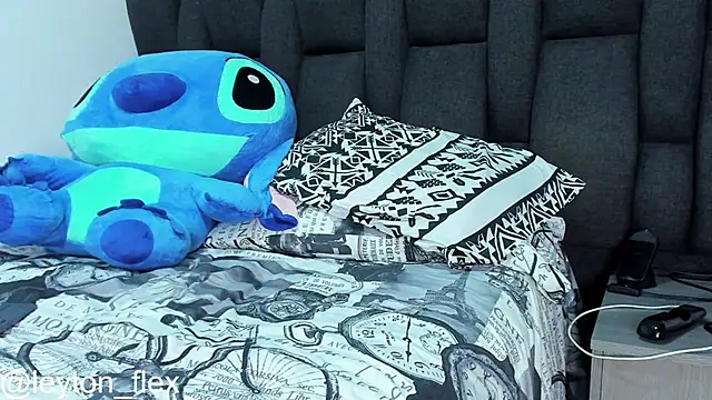 leyton flex online show from November 2025 12:25:02 AM