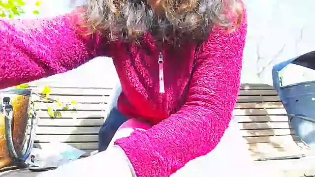 Snapshot of SquirtyMellissaLabia chatting on October 2025 08:00:01 AM SquirtyMellissaLabia online show from October 2025 08:00:01 AM