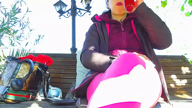 Snapshot of SquirtyMellissaLabia chatting on October 2025 07:07:01 AM SquirtyMellissaLabia online show from October 2025 07:07:01 AM