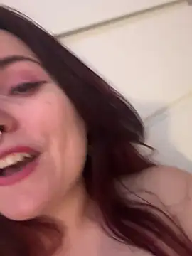 Snapshot of LunaMoongirl chatting on January 2025 04:44:01 PM LunaMoongirl online show from January 2025 04:44:01 PM