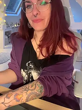 Snapshot of LunaMoongirl chatting on December 2025 03:58:02 PM LunaMoongirl online show from December 2025 03:58:02 PM