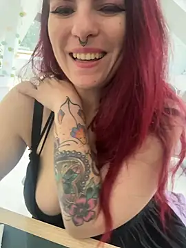 Snapshot of LunaMoongirl chatting on December 2025 11:03:02 AM LunaMoongirl online show from December 2025 11:03:02 AM