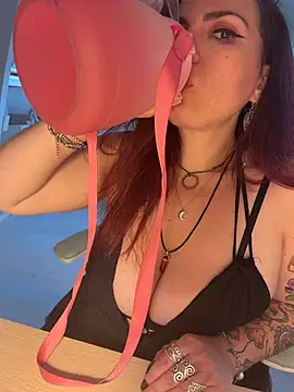 LunaMoongirl online show from July 2026 07:33:01 PM
