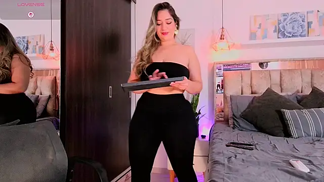 Dulce Morrys online show from March 2026 04:47:02 PM