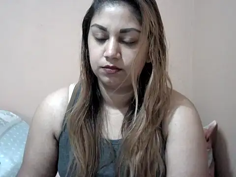 bellachow10 online show from December 2025 10:52:02 AM