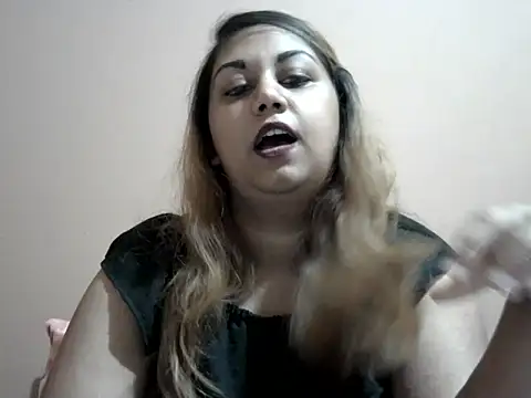 bellachow10 online show from November 2025 01:15:02 PM