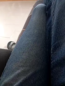 mickzizi online show from December 2025 10:31:02 AM